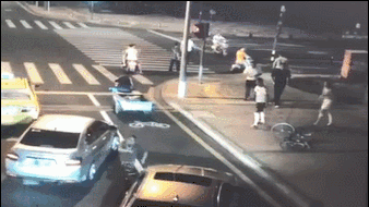 她花1万雇流氓xx女室友，结果反转太爽，引起极度舒适！